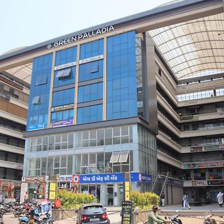 Hotel Gold Palace Inn Surat Luaran gambar