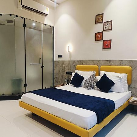 Hotel Gold Palace Inn Surat Luaran gambar