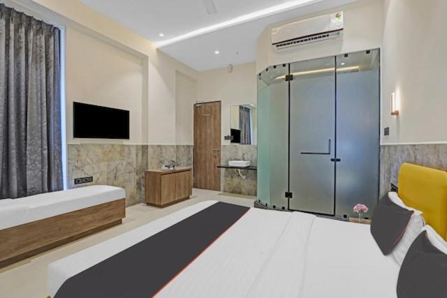 Hotel Gold Palace Inn Surat Luaran gambar