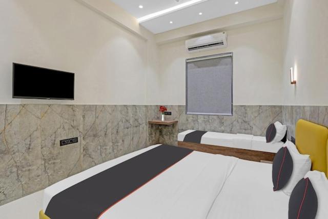Hotel Gold Palace Inn Surat Luaran gambar