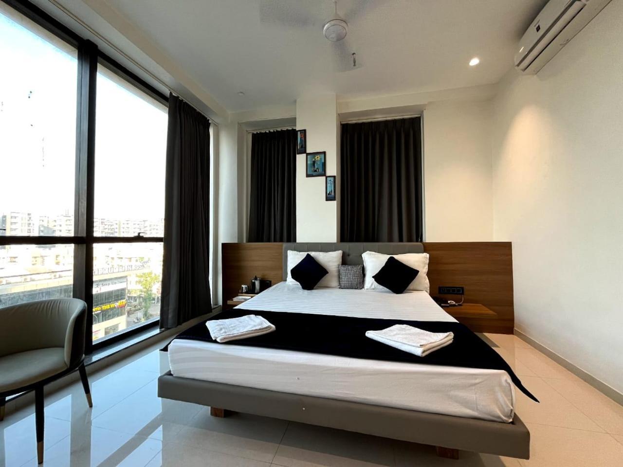 Hotel Gold Palace Inn Surat Luaran gambar