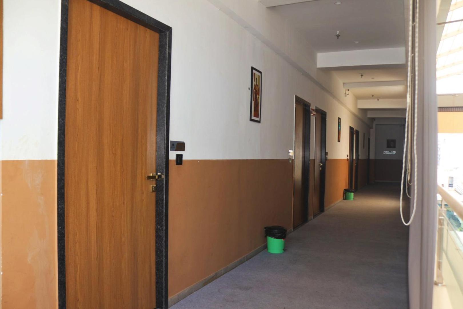 Hotel Gold Palace Inn Surat Luaran gambar