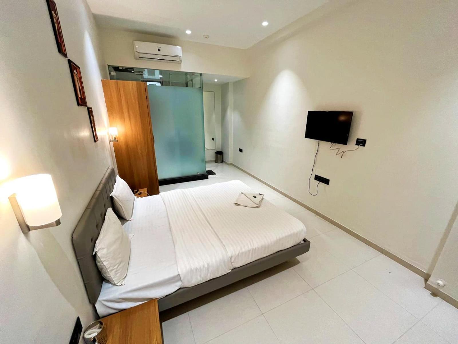 Hotel Gold Palace Inn Surat Luaran gambar