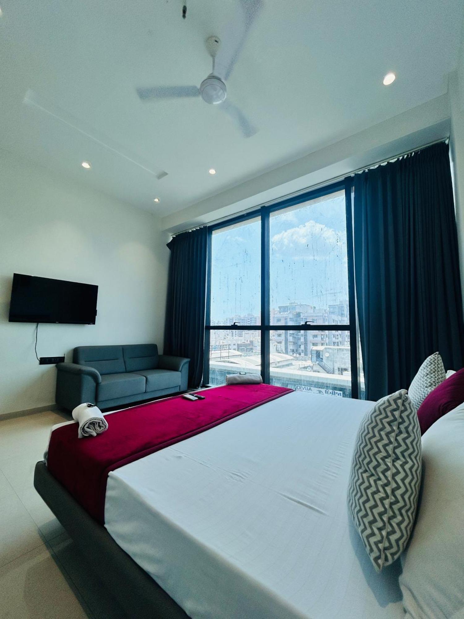 Hotel Gold Palace Inn Surat Luaran gambar