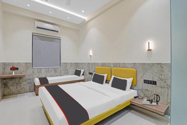 Hotel Gold Palace Inn Surat Luaran gambar