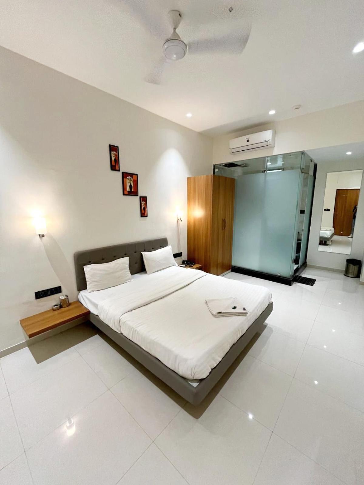 Hotel Gold Palace Inn Surat Luaran gambar