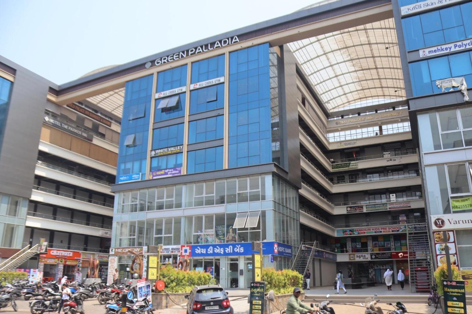 Hotel Gold Palace Inn Surat Luaran gambar