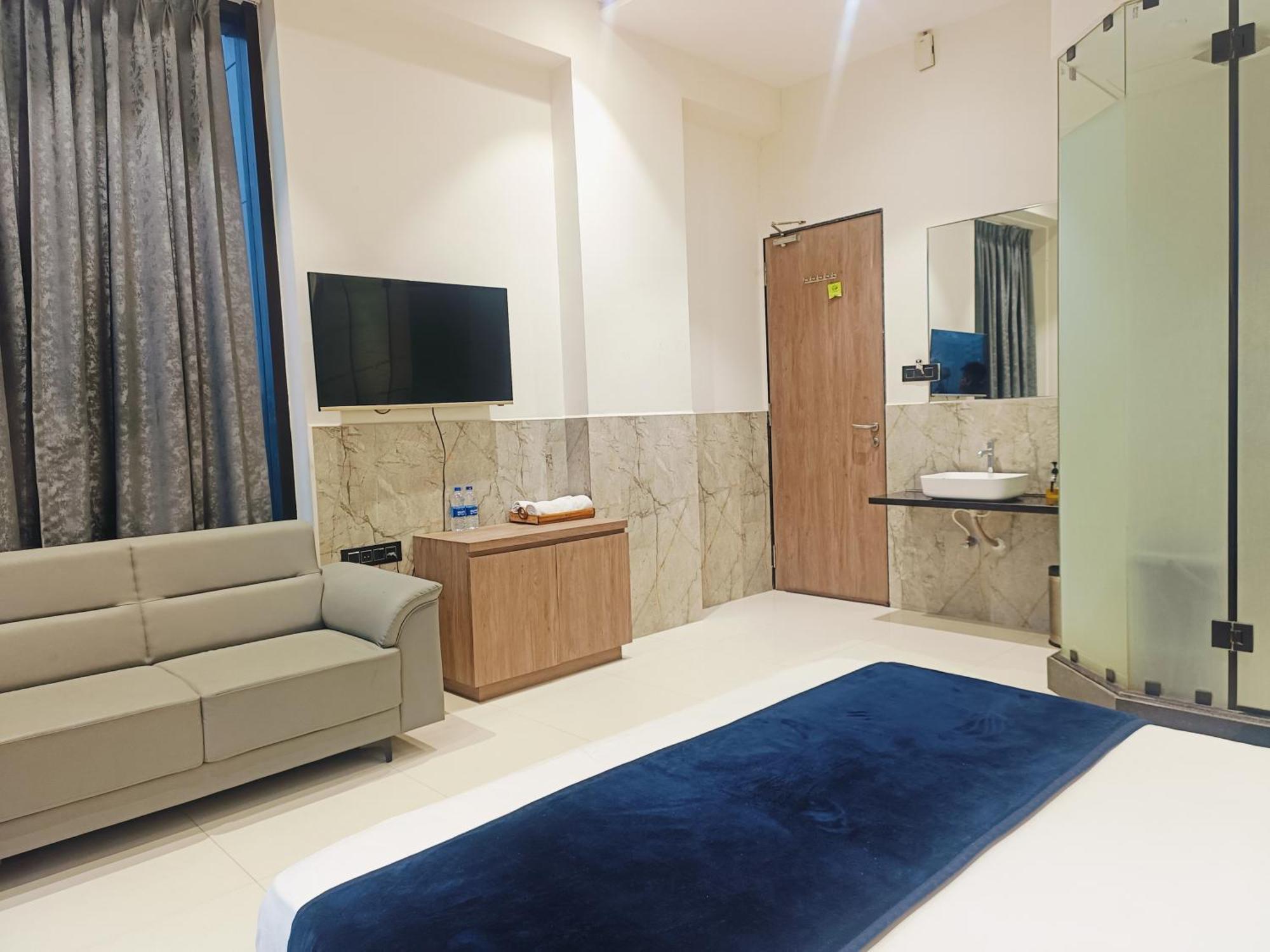 Hotel Gold Palace Inn Surat Luaran gambar