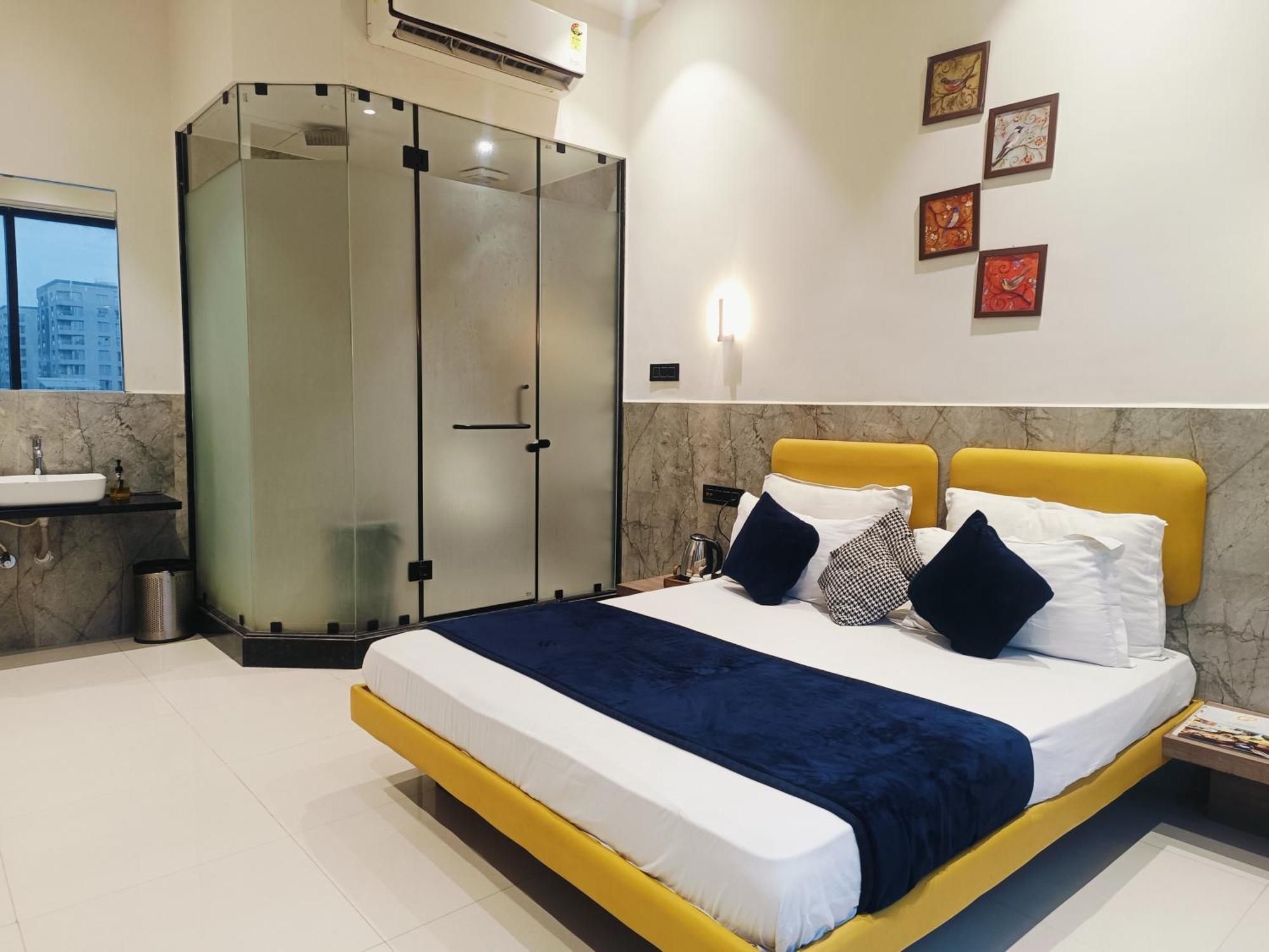 Hotel Gold Palace Inn Surat Luaran gambar