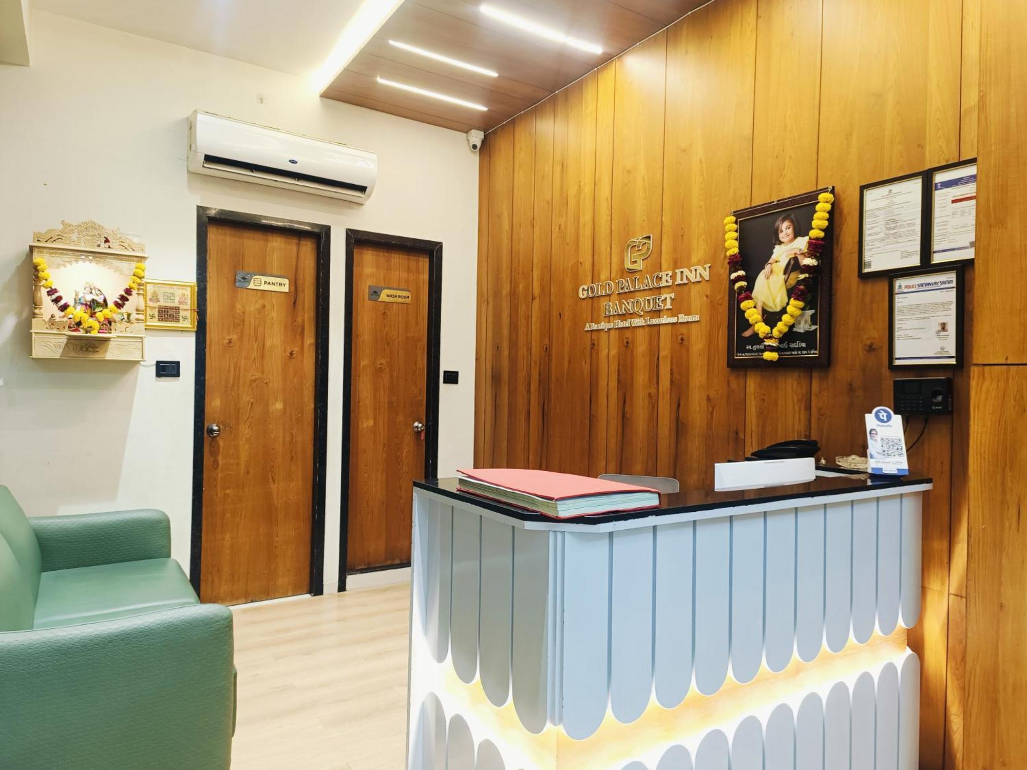 Hotel Gold Palace Inn Surat Luaran gambar