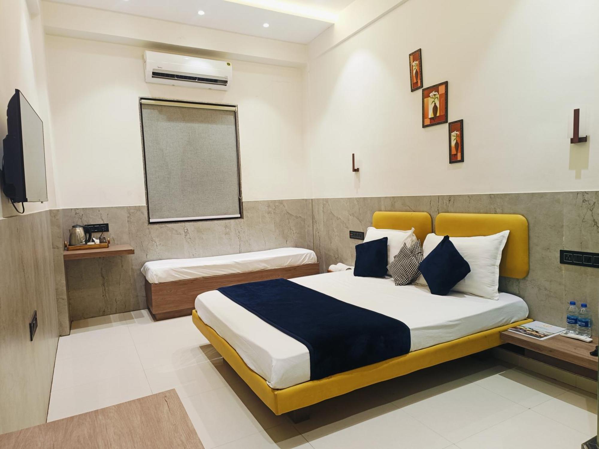 Hotel Gold Palace Inn Surat Luaran gambar