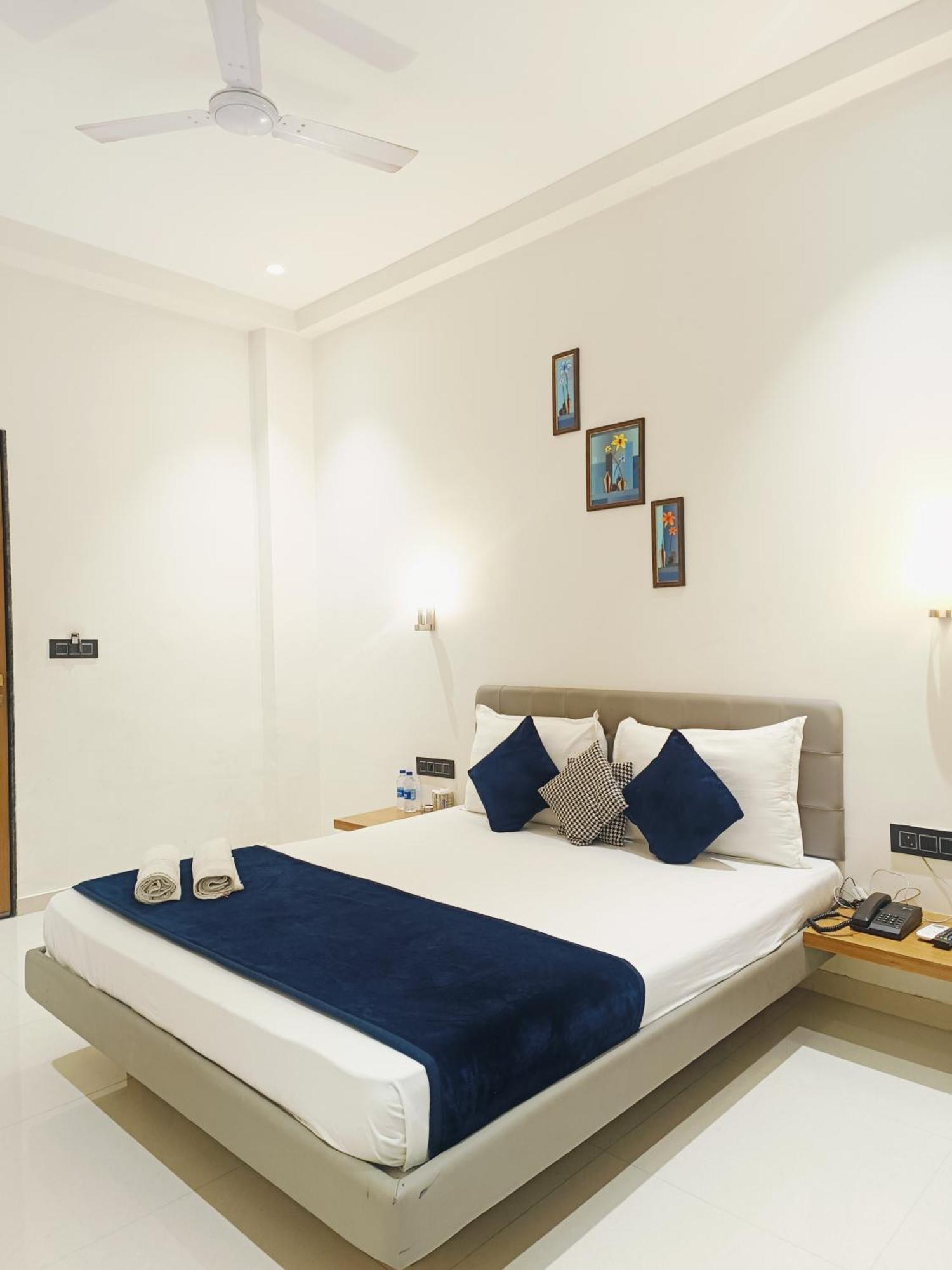 Hotel Gold Palace Inn Surat Luaran gambar