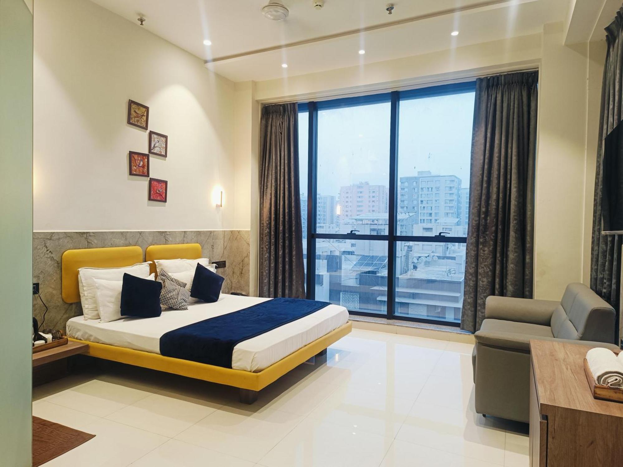 Hotel Gold Palace Inn Surat Luaran gambar