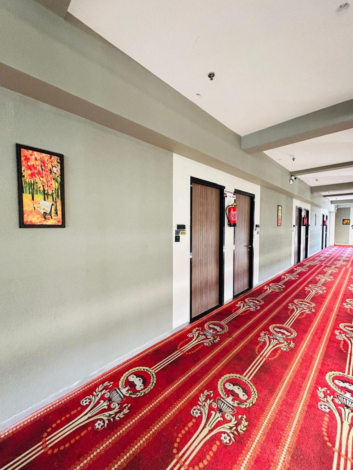 Hotel Gold Palace Inn Surat Luaran gambar